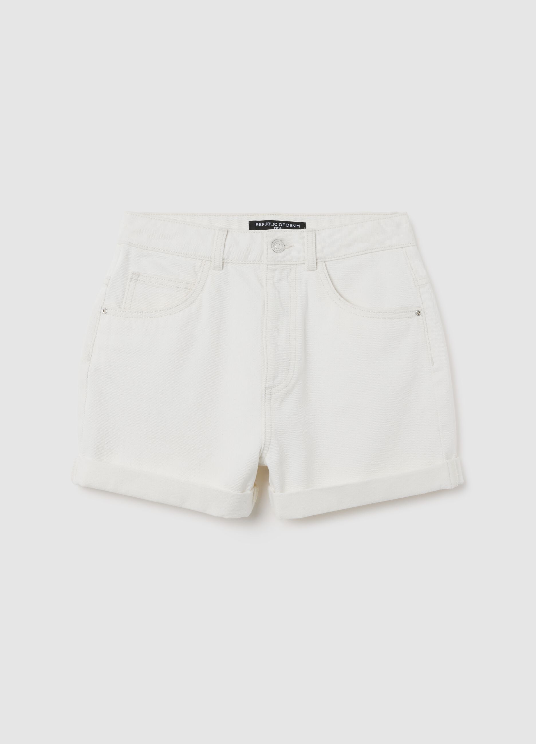 Women's white cotton shorts with regular fit