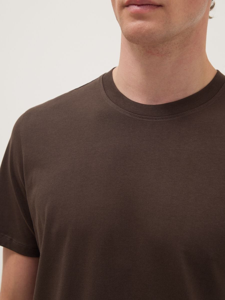 T-shirt marrone in puro cotone regular fit_3