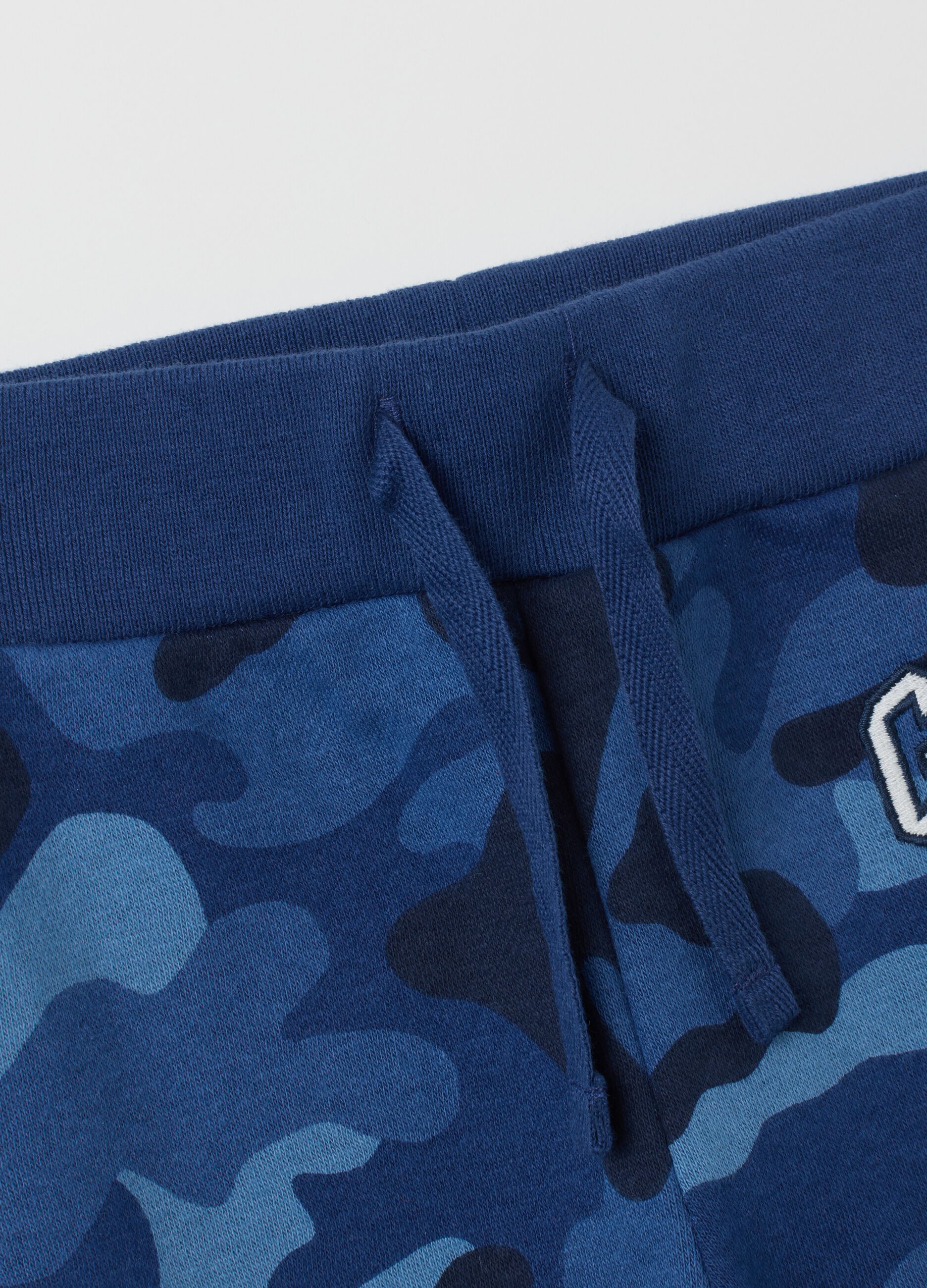 Joggers con ricamo logo