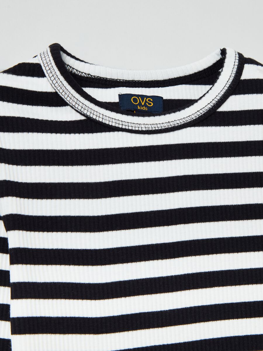T-shirt maniche lunghe a righe_2