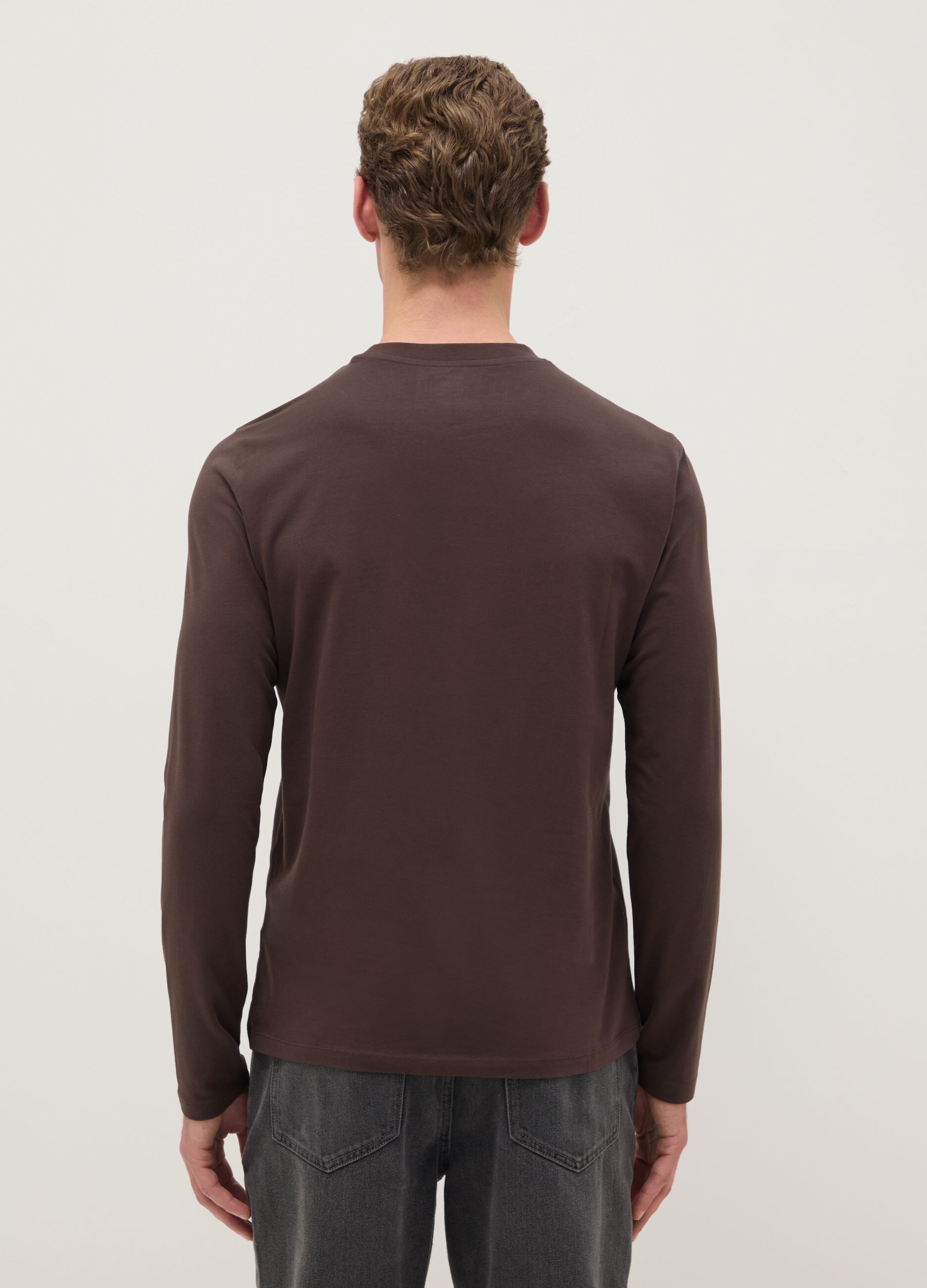 T-shirt marrone a maniche lunghe in cotone elasticizzato regular fit