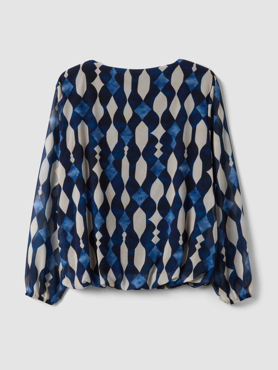 Blusa blu e bianca a fantasia geometrica regular fit_6