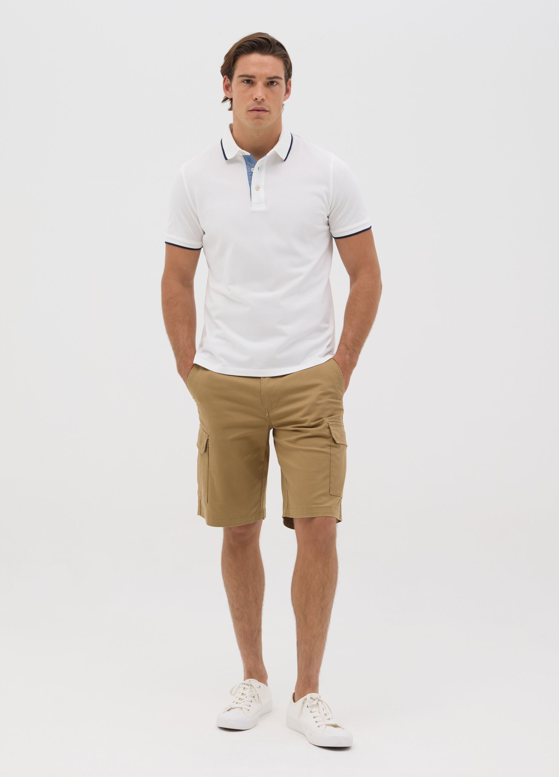 Men’s brown regular Bermuda shorts with cargo pockets