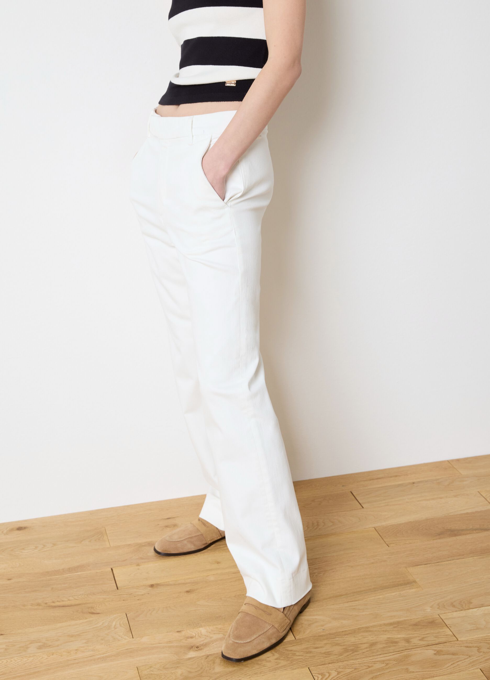 White bootcut jeans with pockets