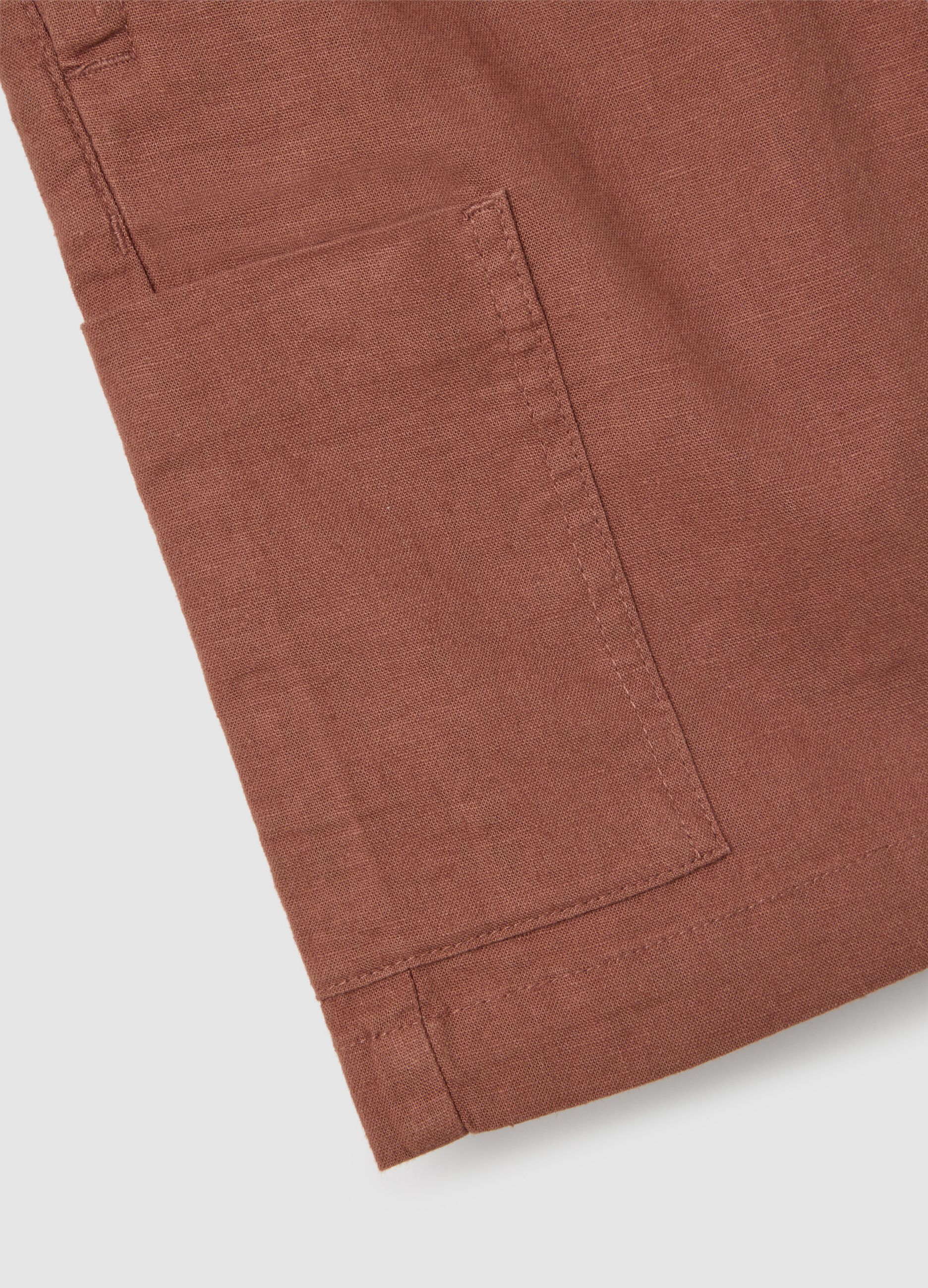 Children's regular fit brown linen blend shorts with cargo pockets