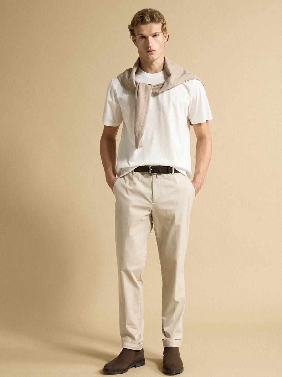 T-shirt bianca in jersey di puro cotone con girocollo relaxed fit_2