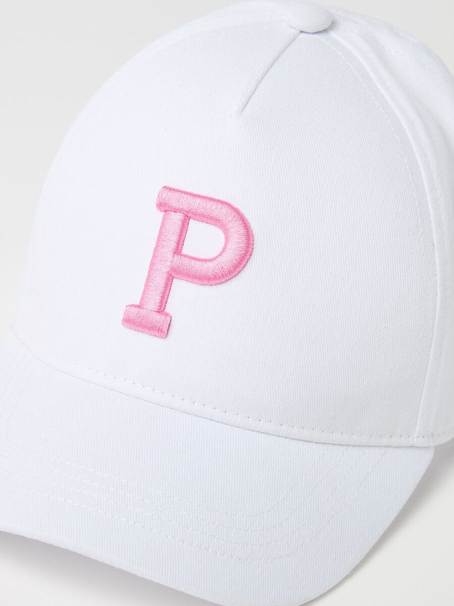 Baseball cap with embroidered logo_1
