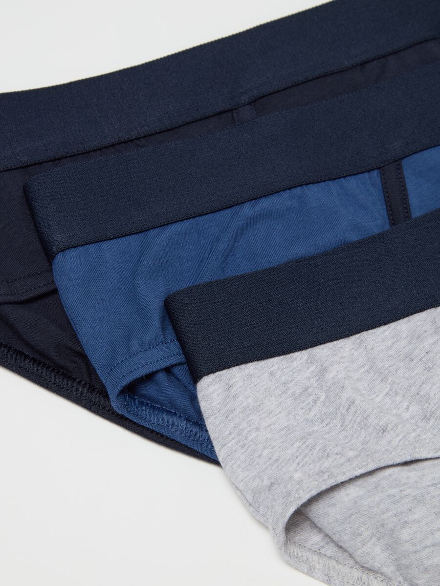 Three-pack briefs with contrasting details_5