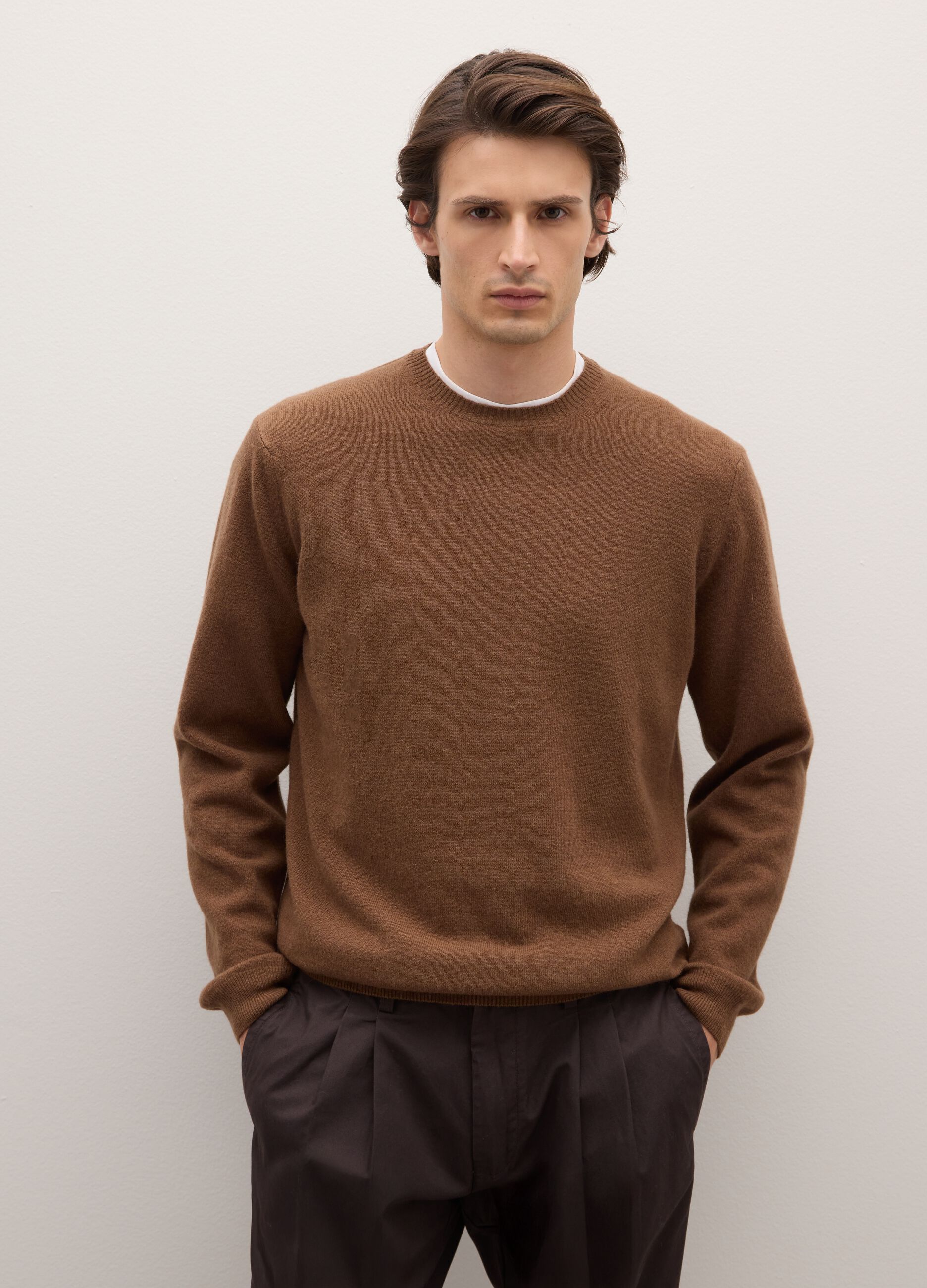 Brown crew neck pullover in pure lambswool regular fit