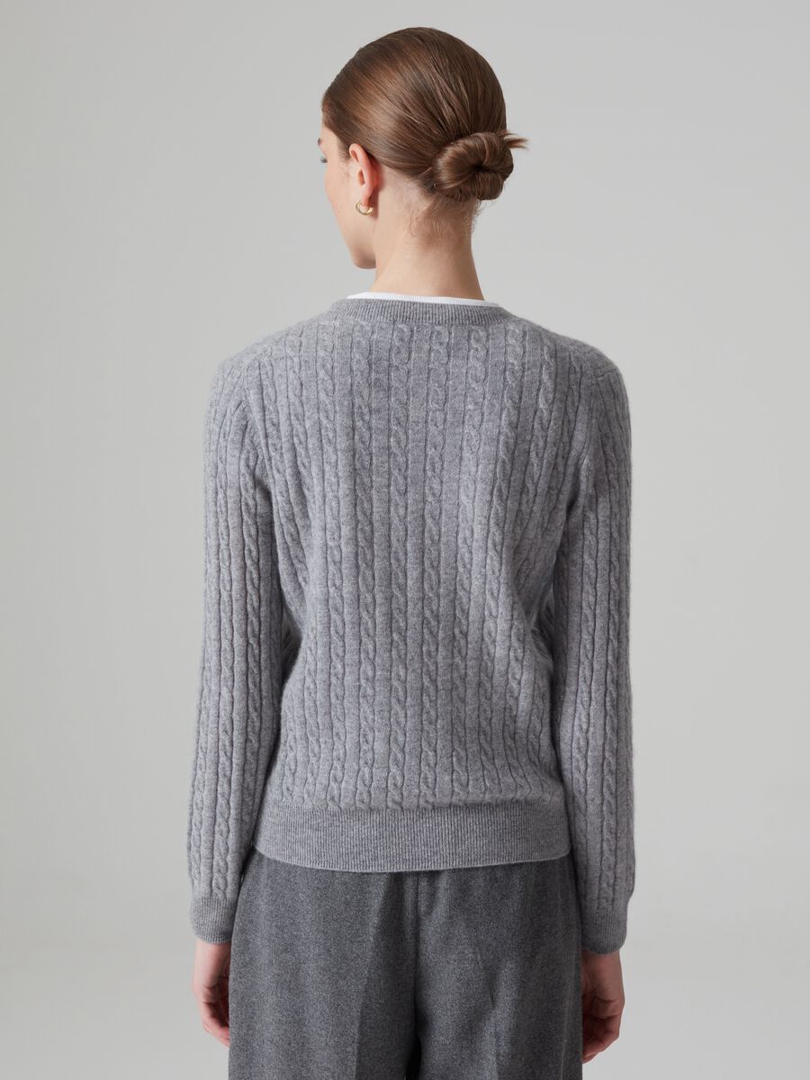 Pullover in cashmere con lavorazione a trecce_2