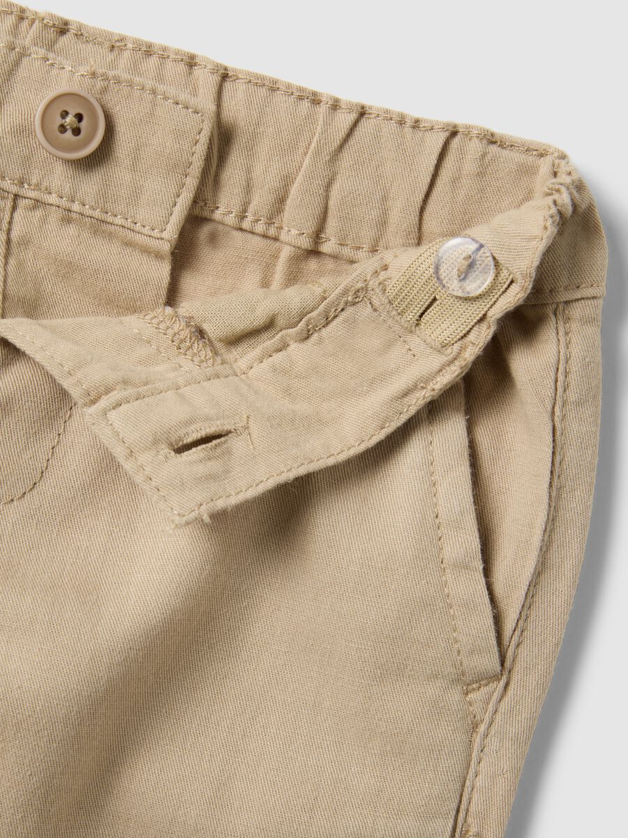 Beige cotton-linen blend chino trousers for boys with regular fit_2
