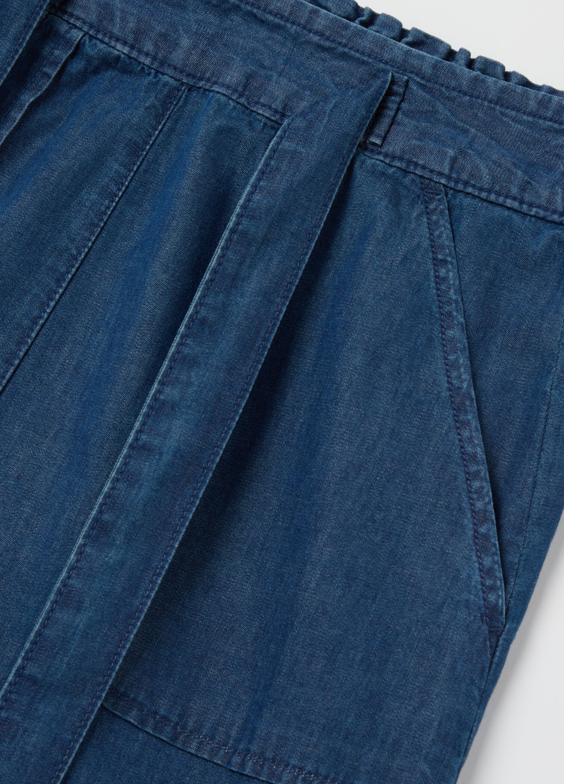 Fluid shorts in denim with bow