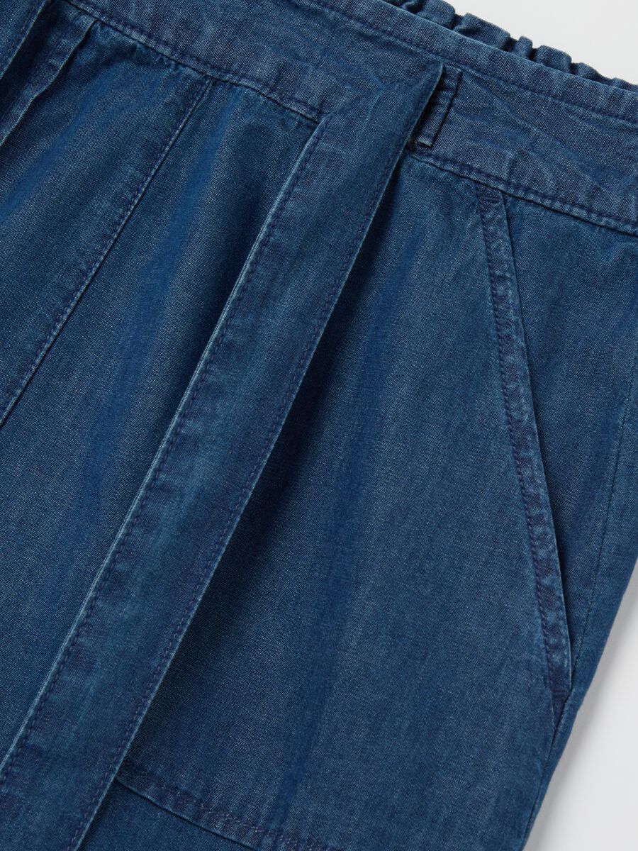 Fluid shorts in denim with bow_5