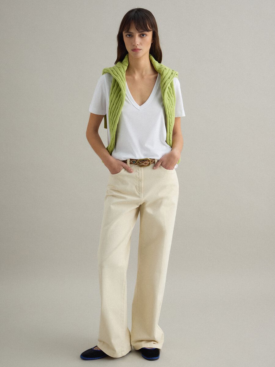 T-shirt in puro cotone bianca regular fit deep V_2