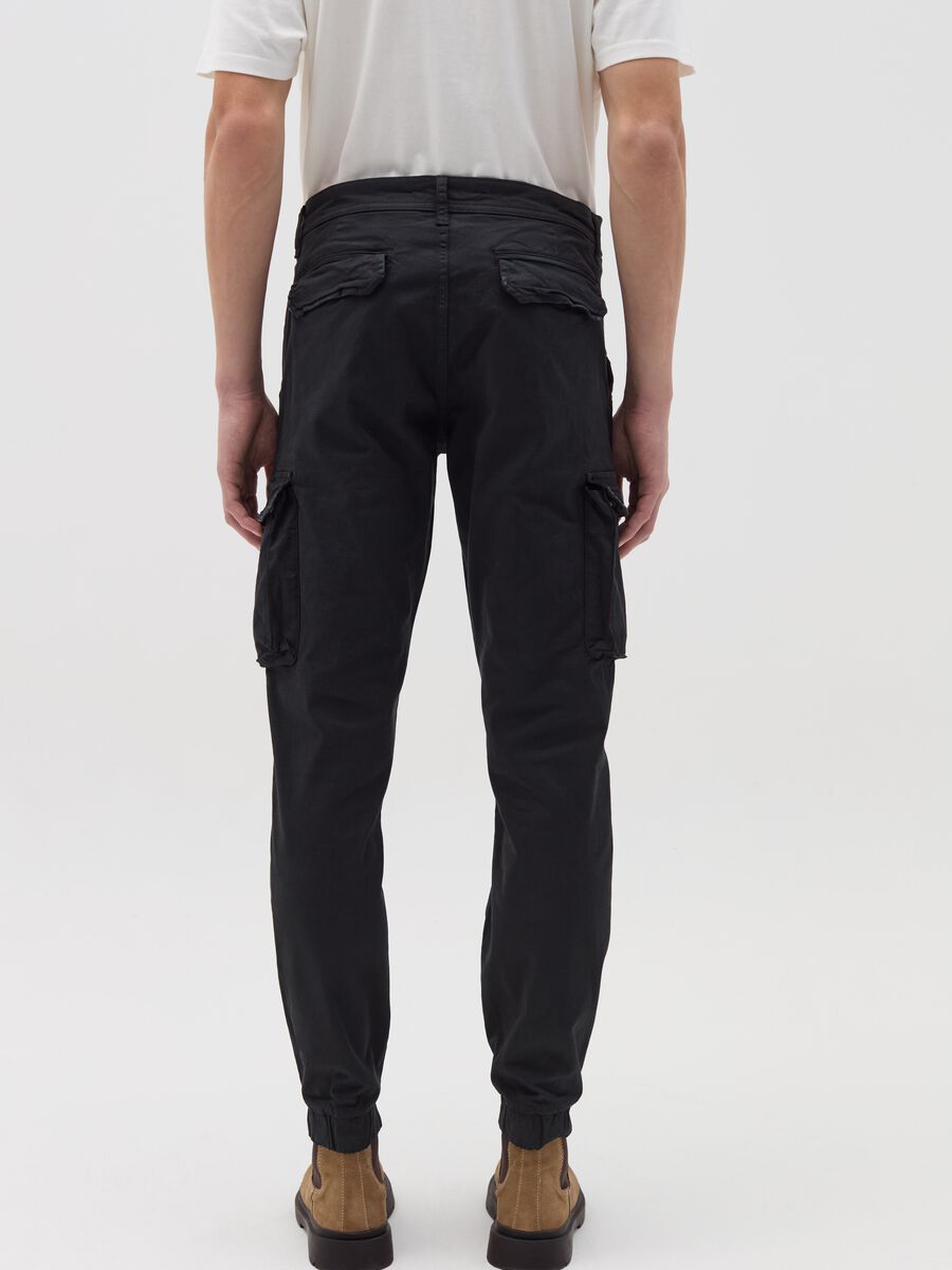 Pantalone cargo cuff-hem in cotone stretch_3