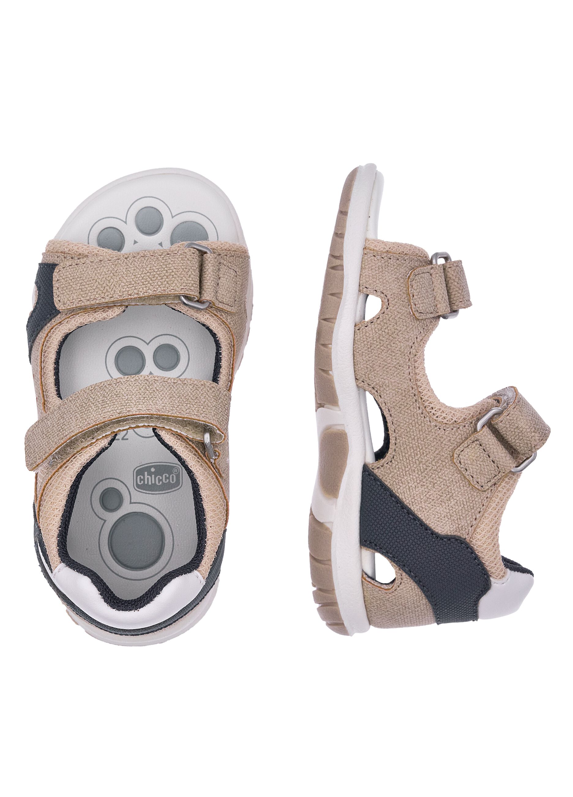 Flat sandals