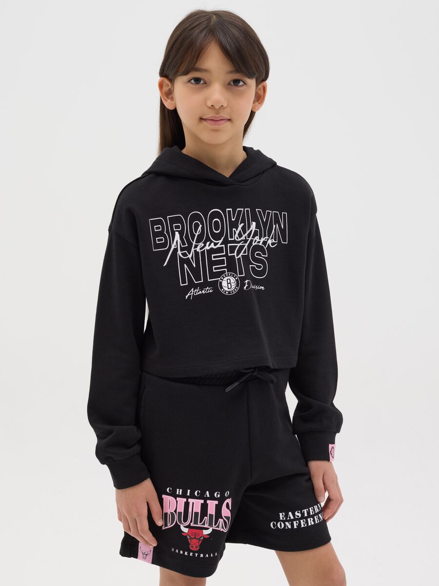 Felpa nera crop con cappuccio stampa NBA Brooklyn NETS_0
