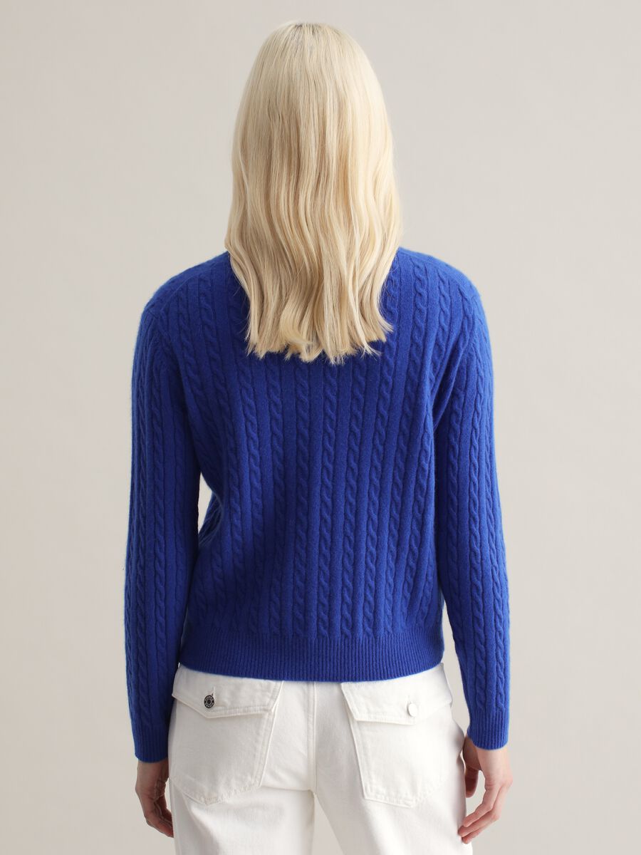 Cardigan in cable-knit cashmere_3