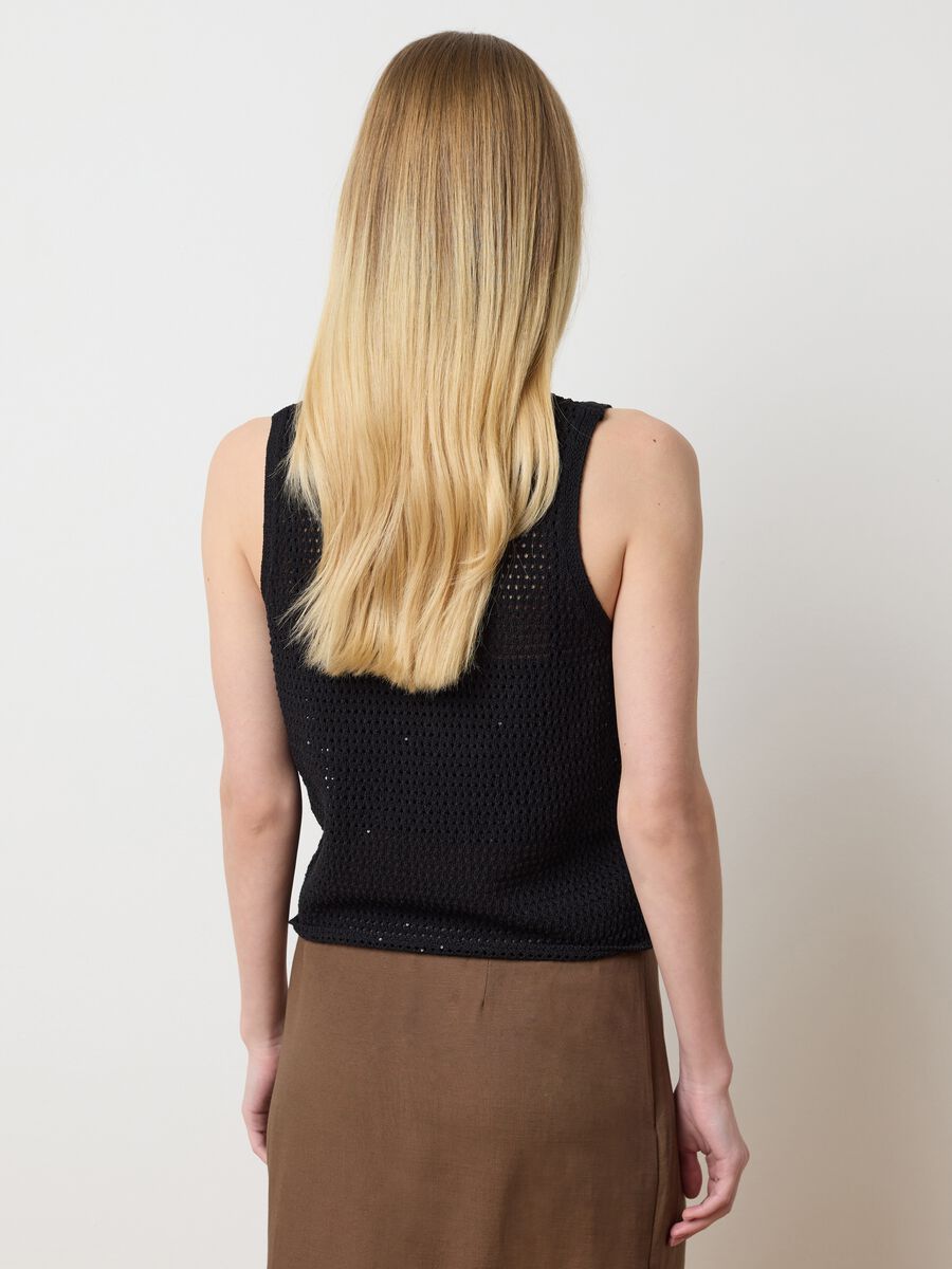 Black crochet tank top with popcorn stitch_3
