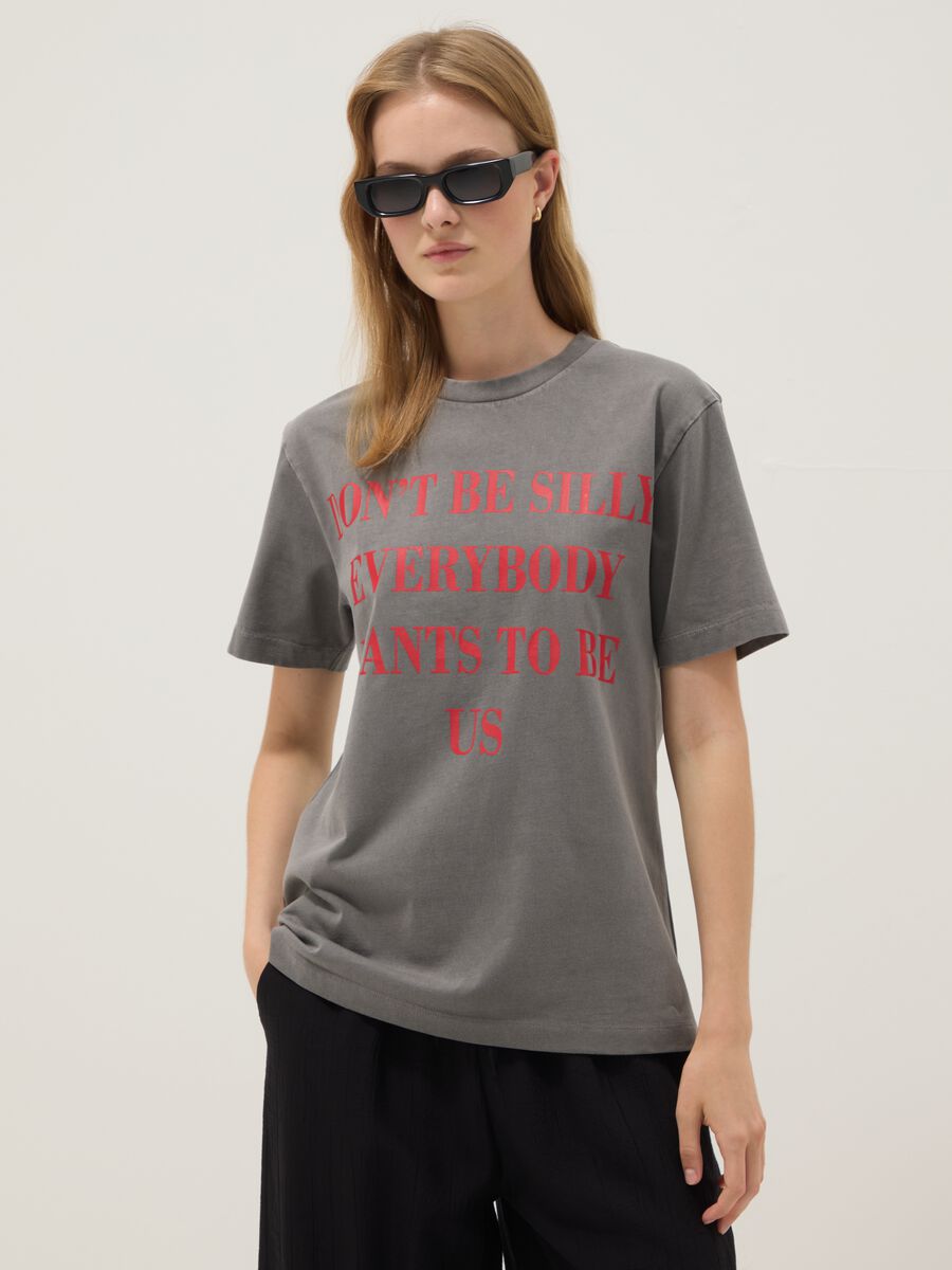 Grey pure cotton T-shirt with &ldquo;The Devil Wears Prada&rdquo; print, oversized fit_0