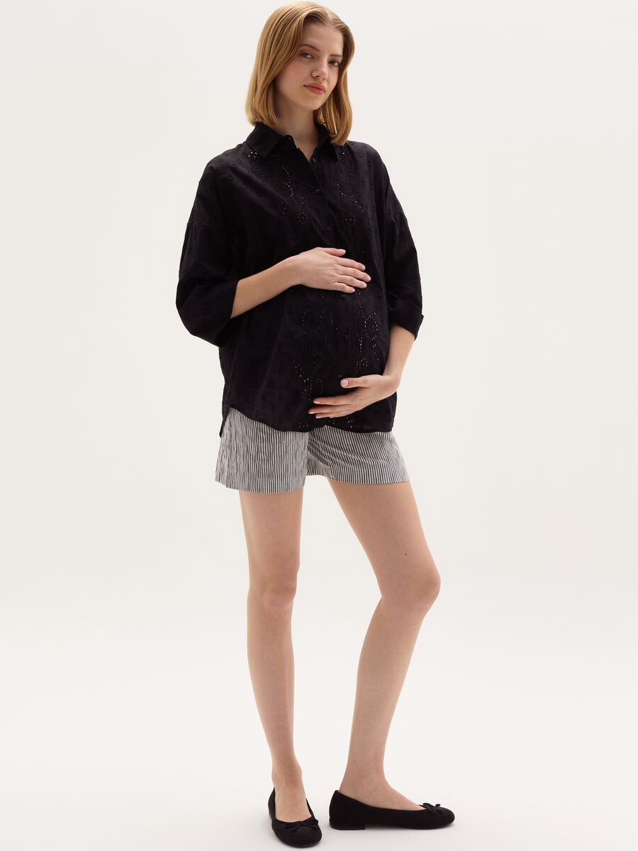 Maternity shorts with thin stripes_0