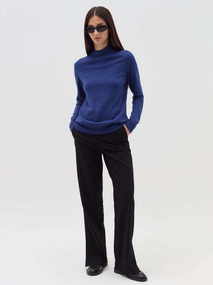 Long-sleeved top with mock neck_1