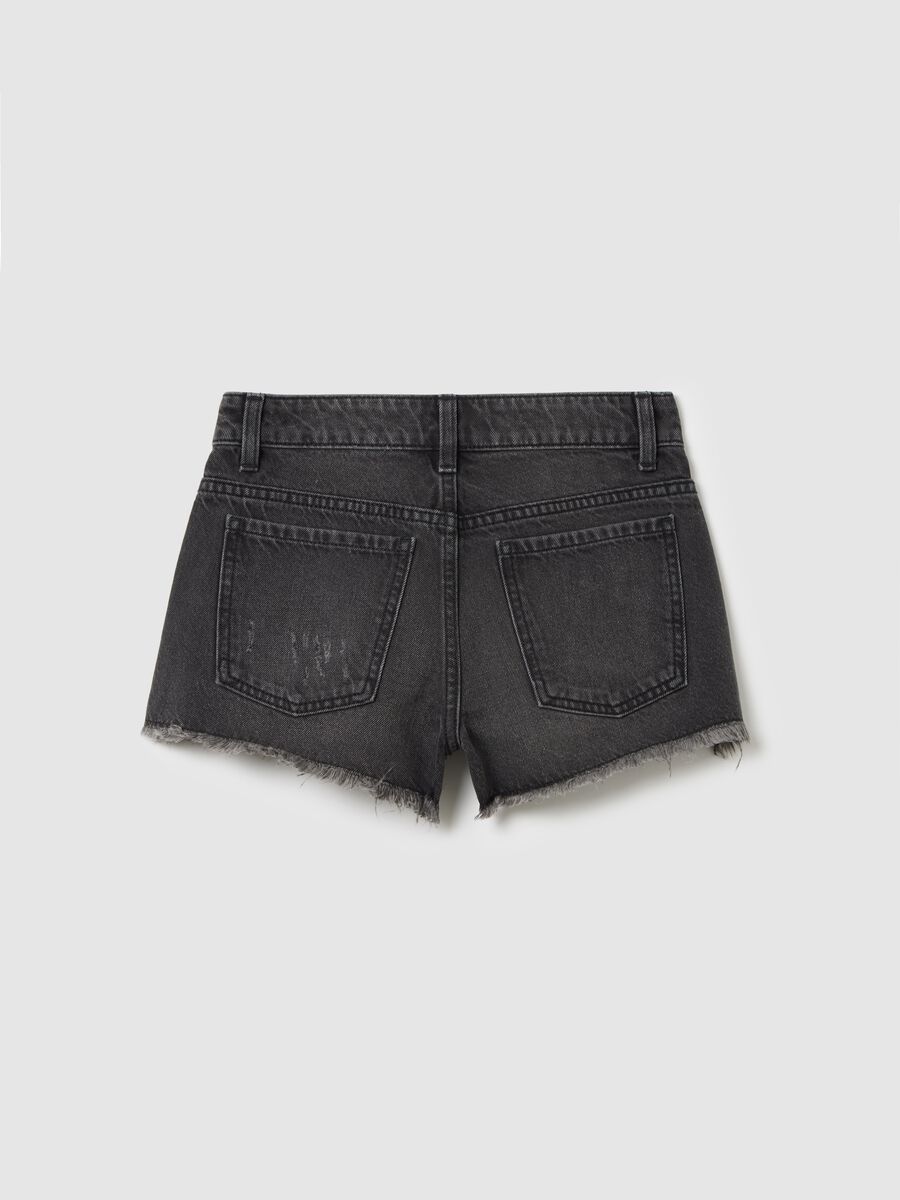 Black denim shorts with a ripped effect_4