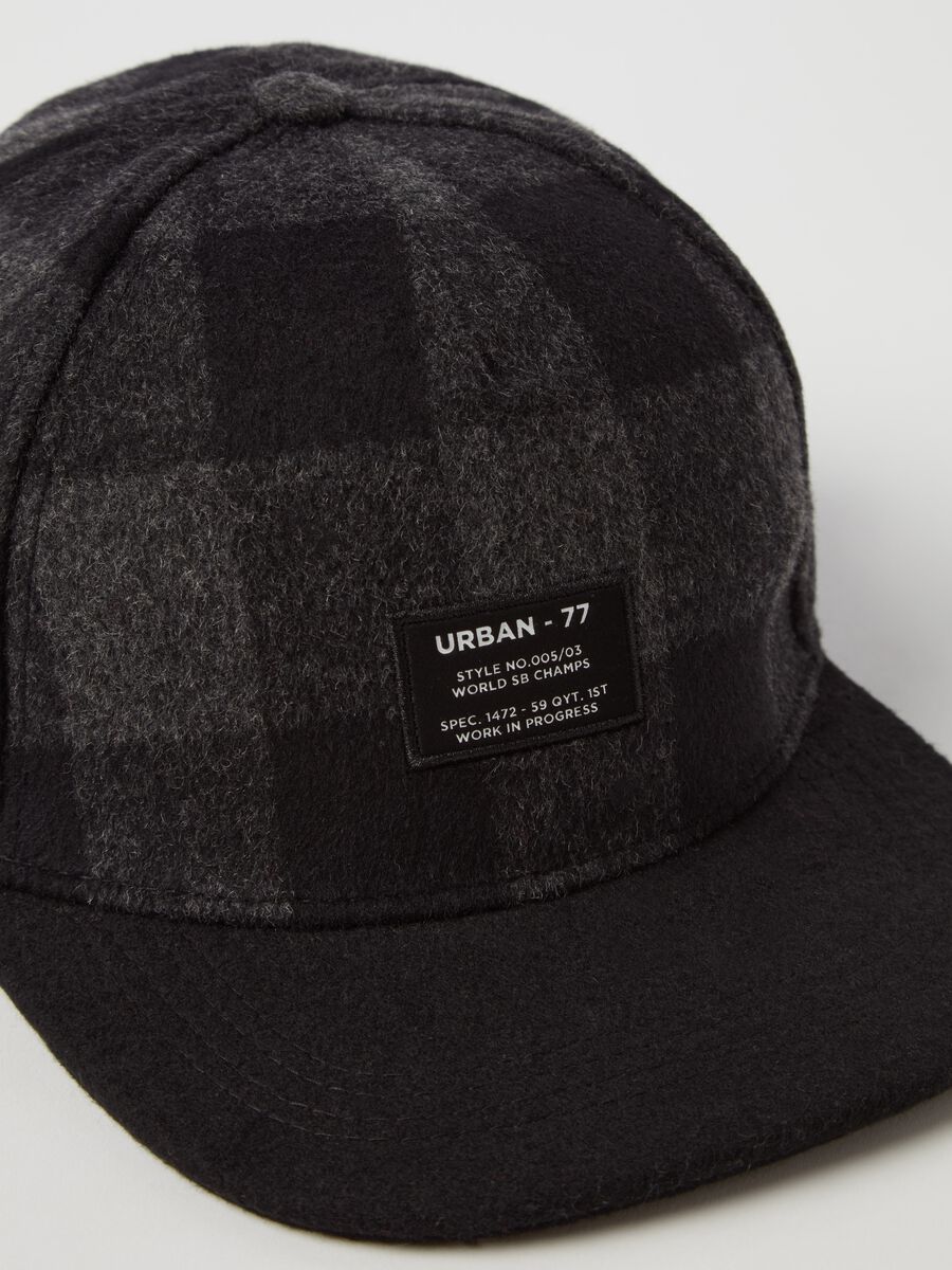 Baseball cap with check pattern_1