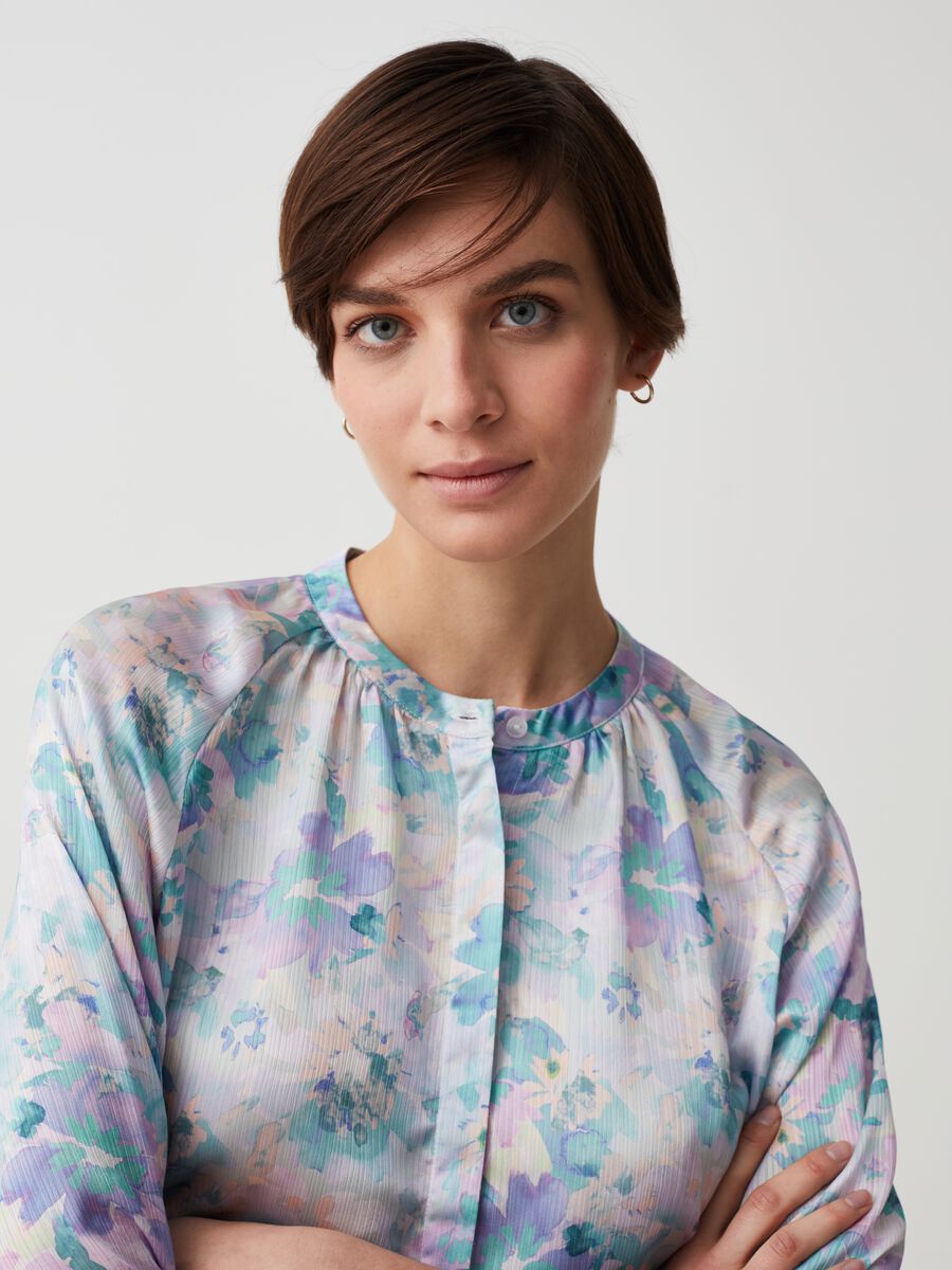 Crêpe blouse with jacquard floral design_1