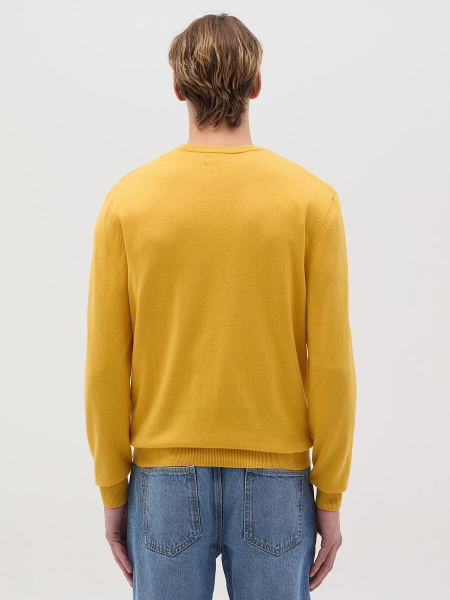 Round neck pullover_3