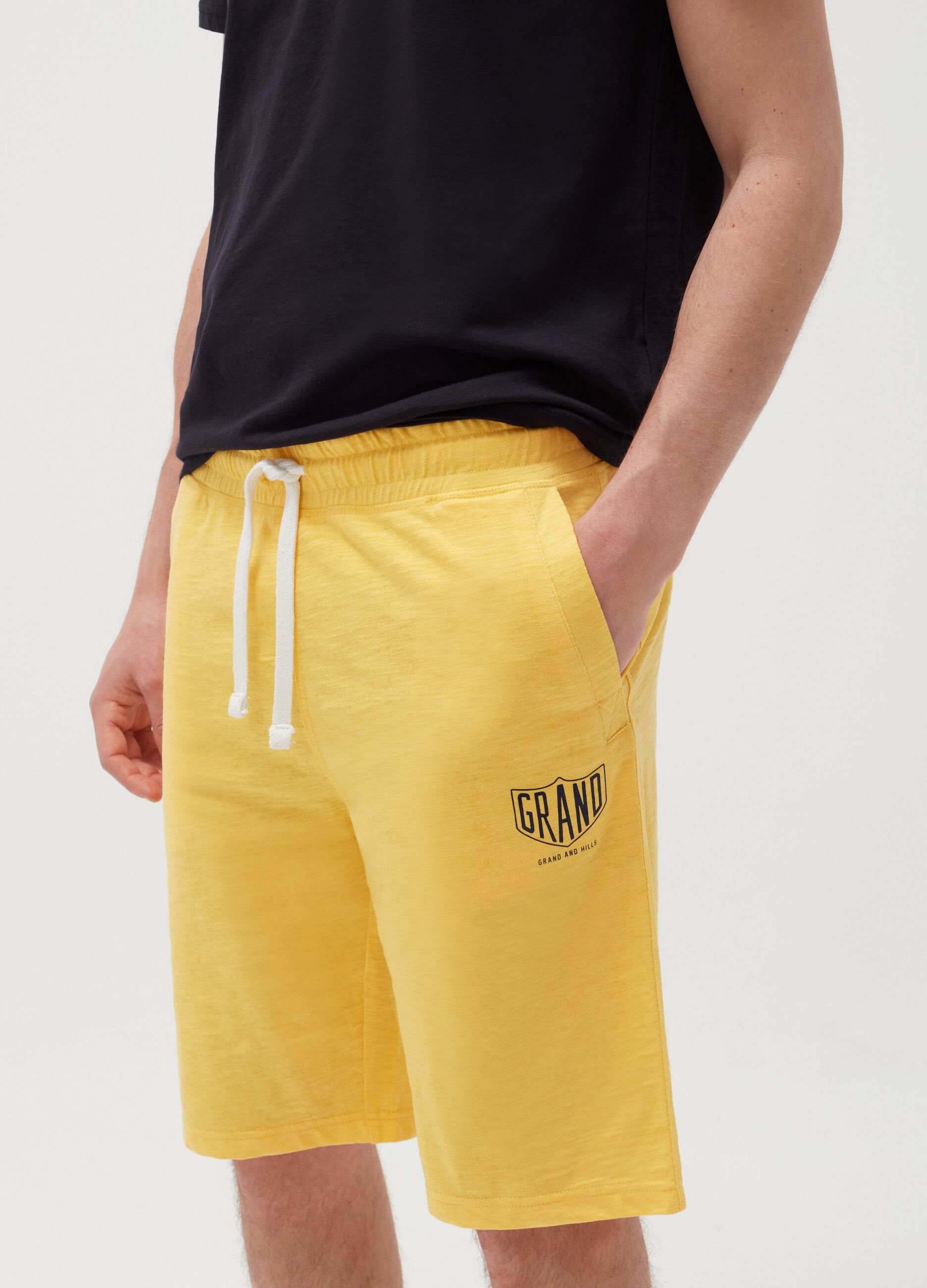 Fleece Bermuda shorts with drawstring and logo print