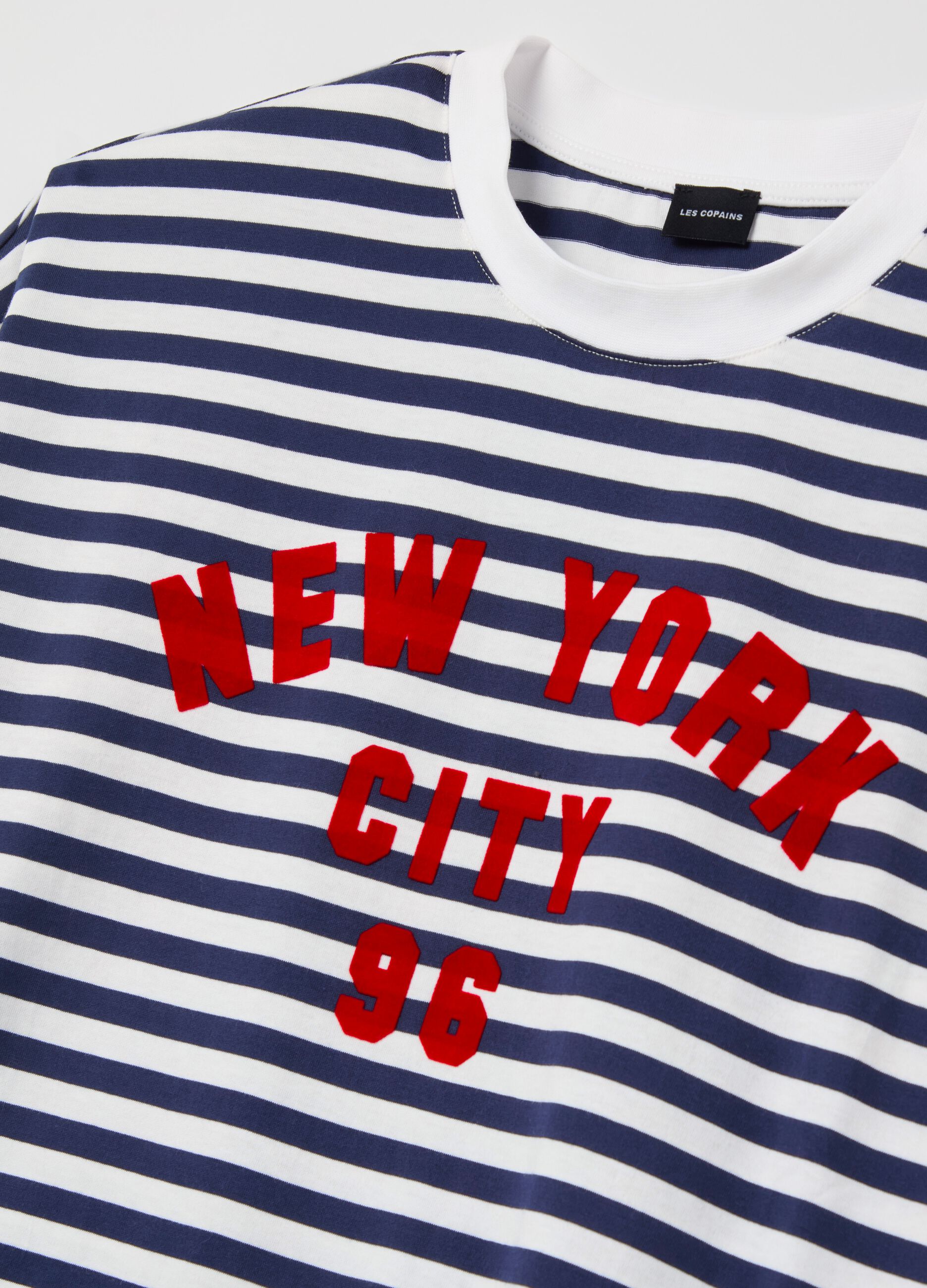 T-shirt a righe con stampa lettering