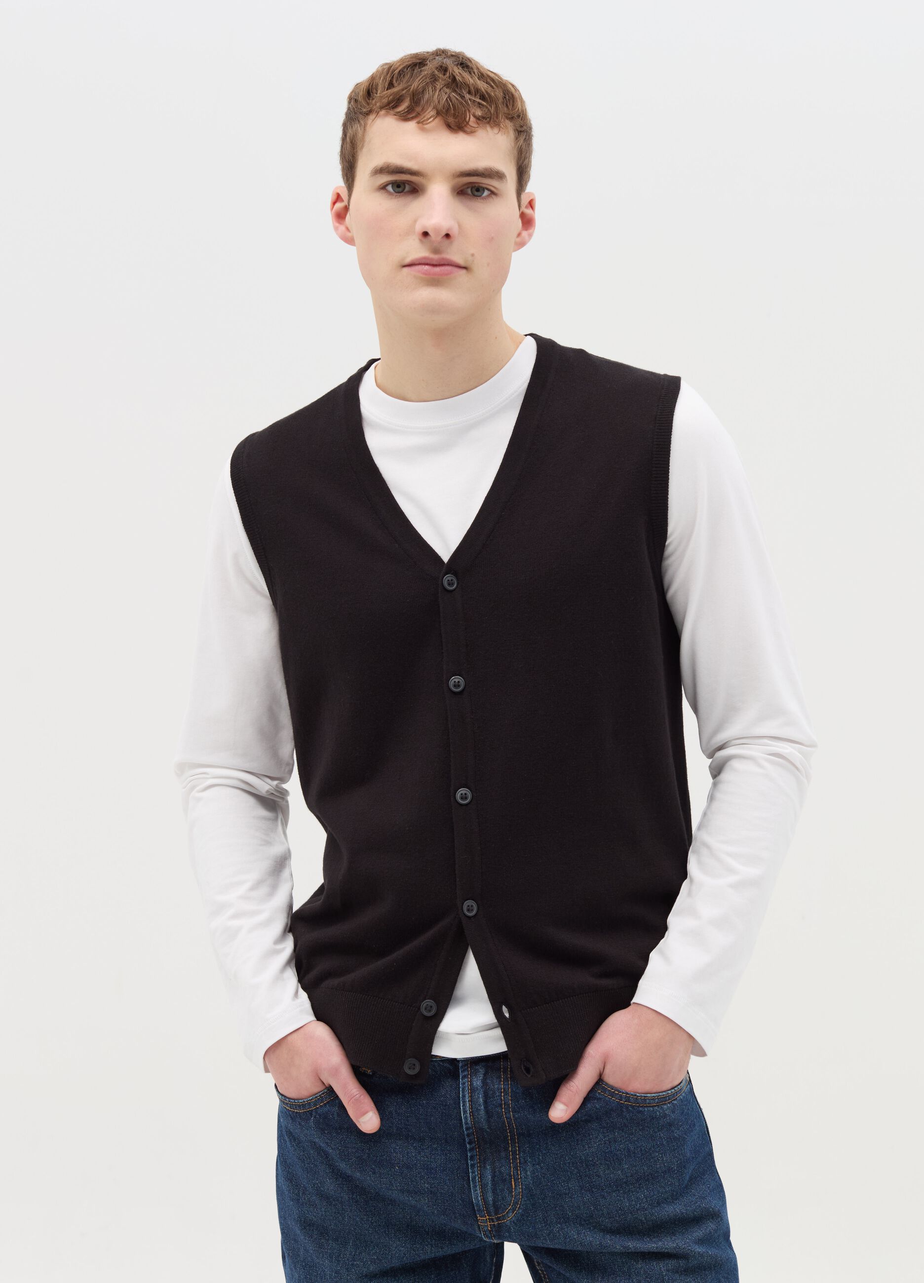 Gilet con scollo a V e bottoni