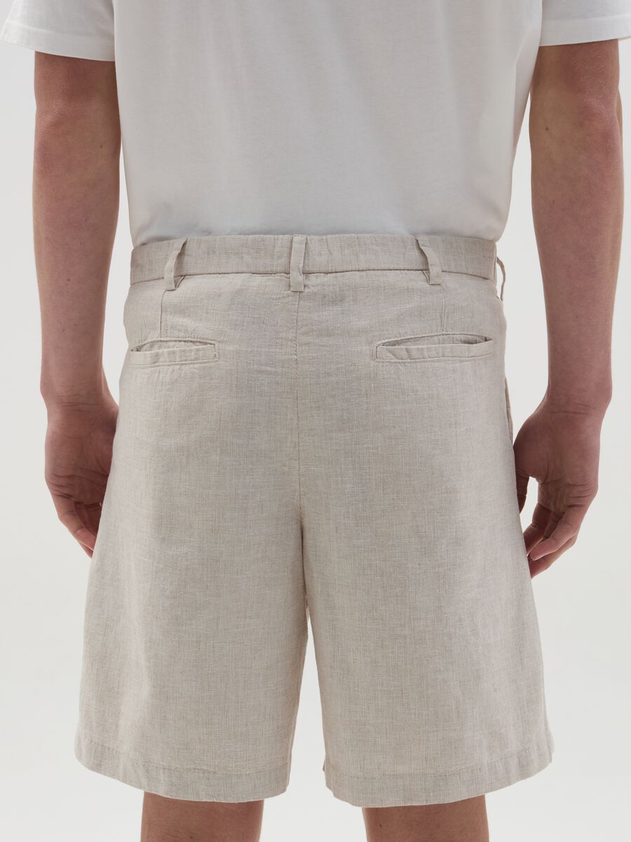 Chino Bermuda shorts with darts in cotton and linen_2