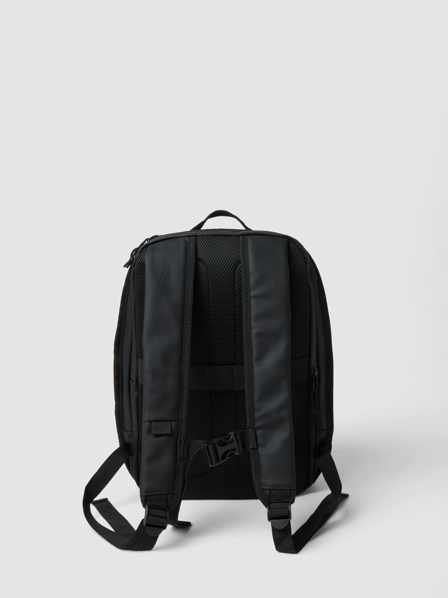 Zaino antifurto nero con scomparto interno e zip idrorepellente_1