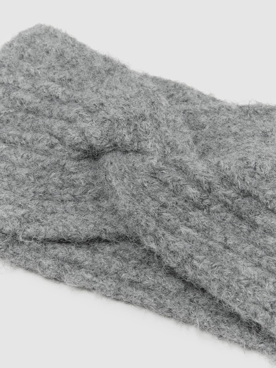 Grey Headband with Braided Knit Pattern_2