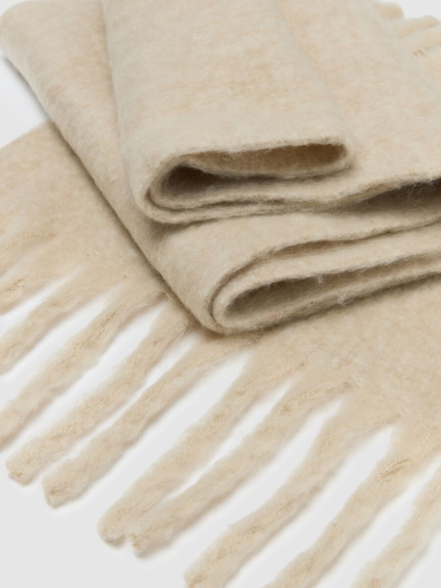Beige scarf with fringes_2