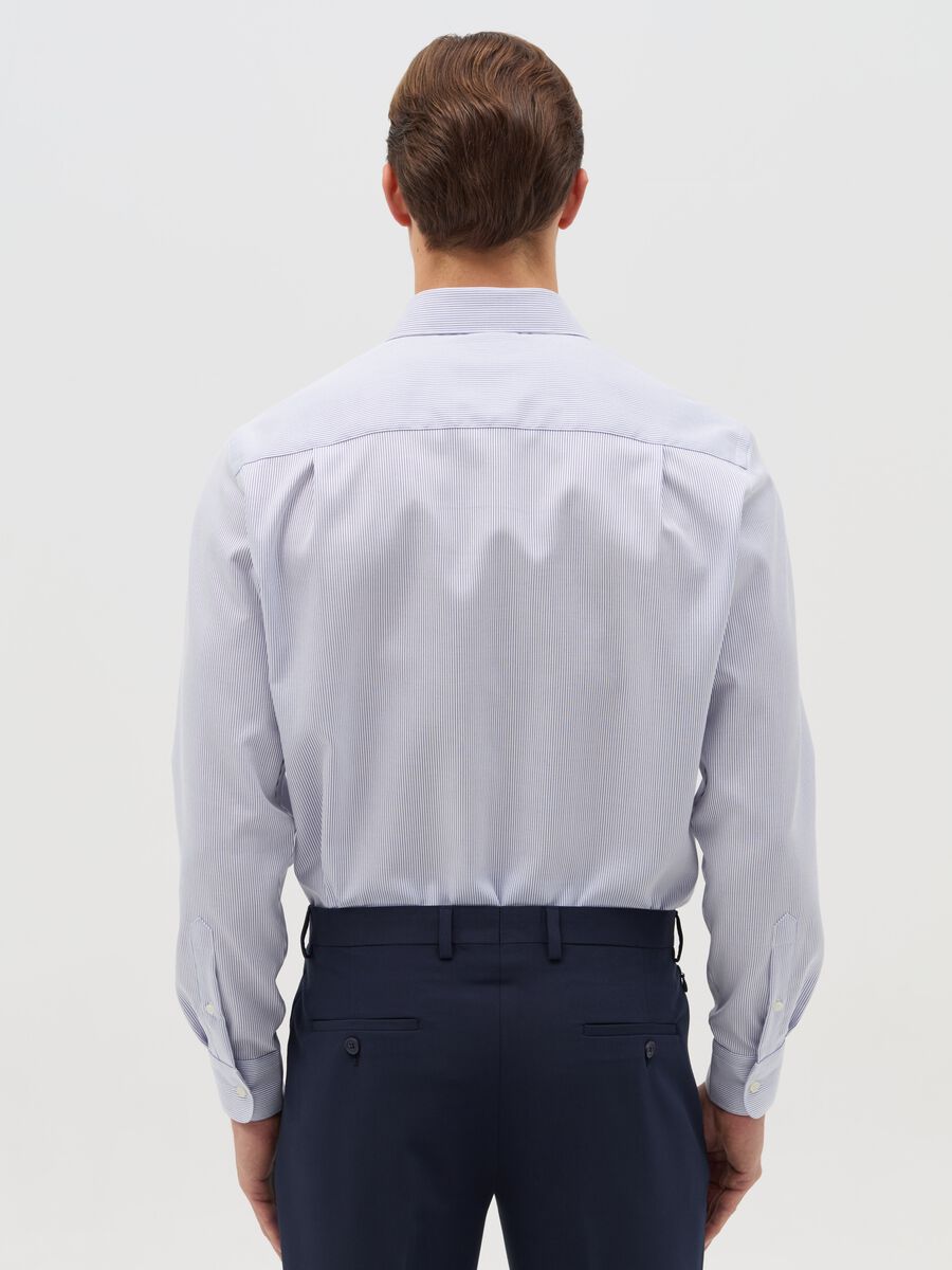 Regular-fit no-iron shirt with thin stripes_2