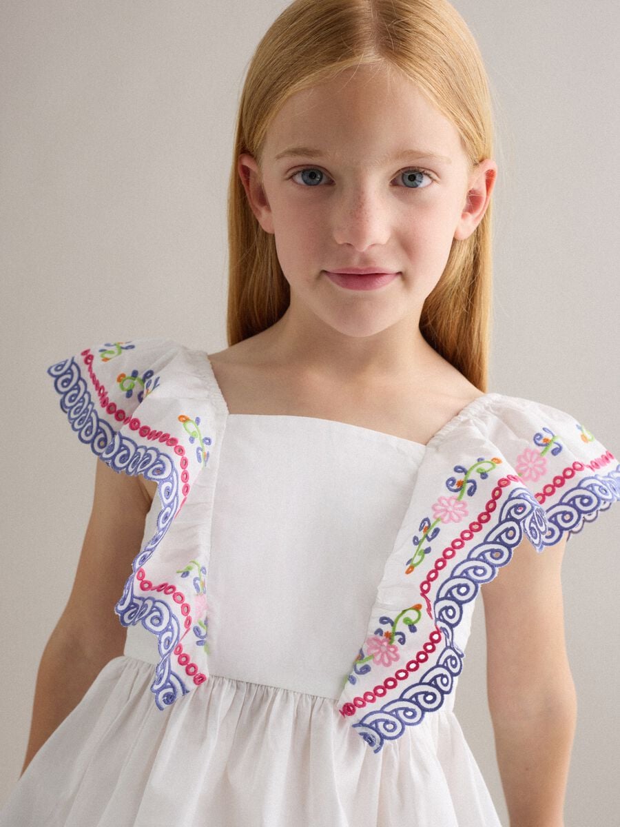 Tank top bianco in puro cotone con volant ricamati regular fit_0