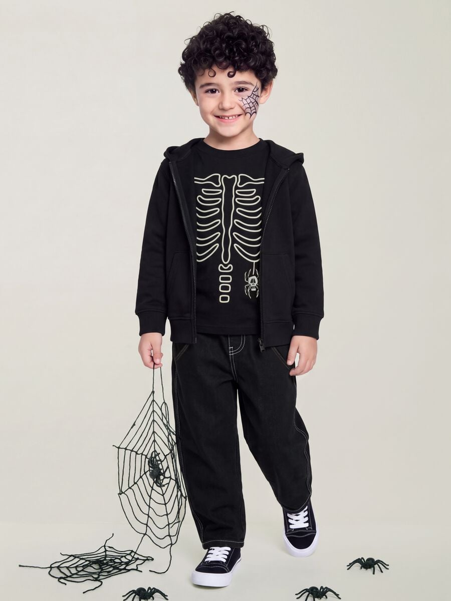 Felpa nera con cappuccio in puro cotone organico per bambino regular fit_1