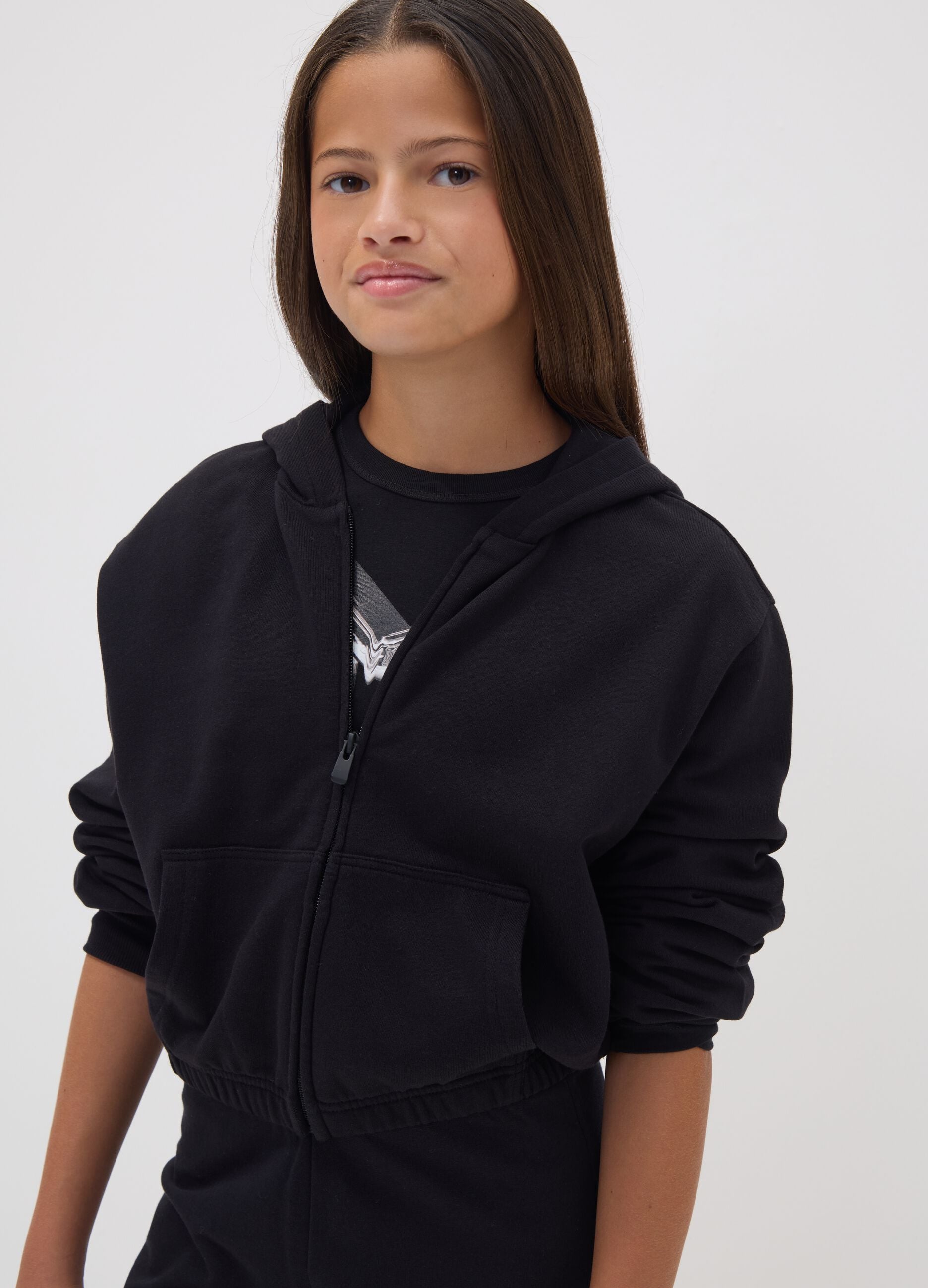 Short black pure cotton hoodie with crew neck for girls