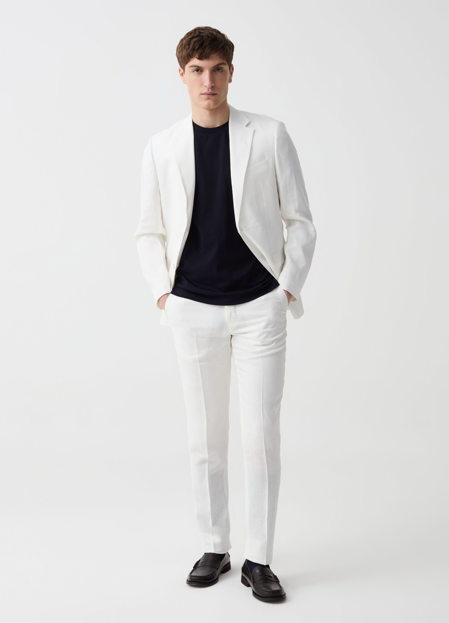 Slim-fit trousers in solid colour linen