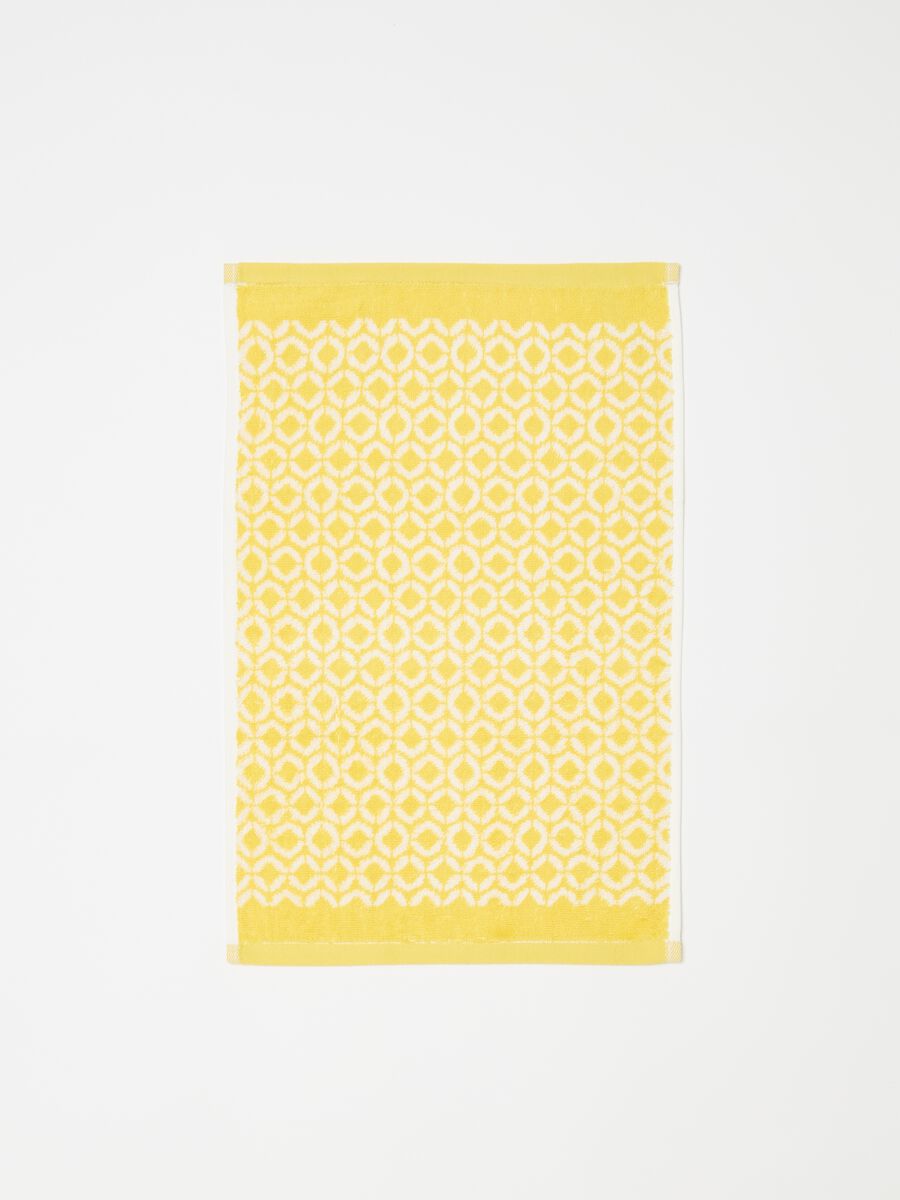 Guest towel with dots pattern_0