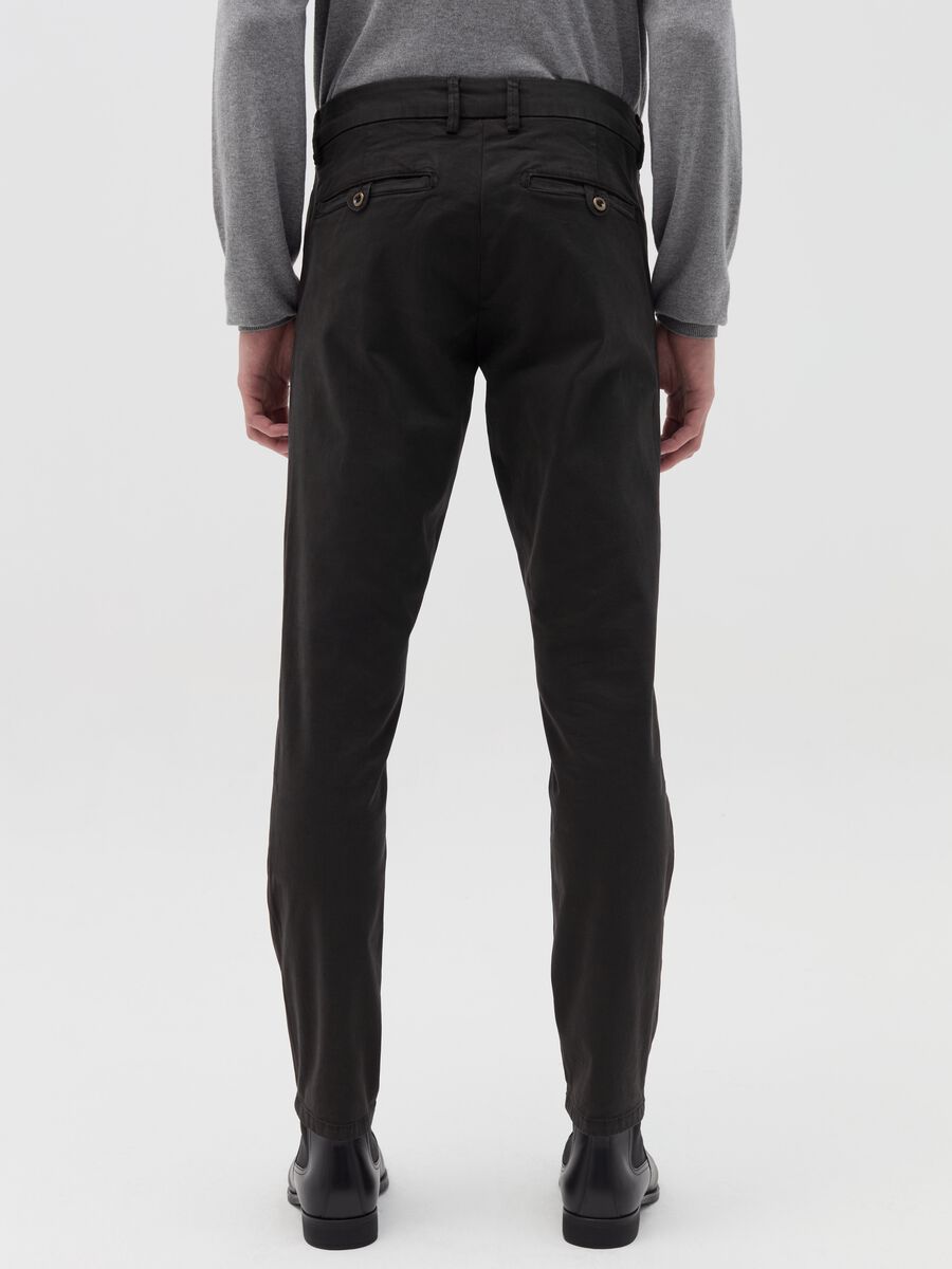 Solid colour stretch cotton chino trousers_3