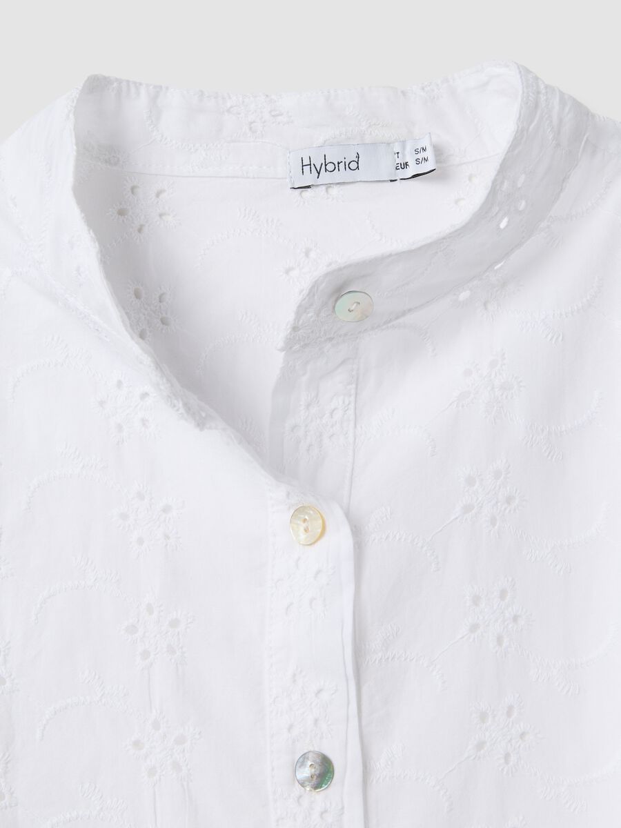 Camicia bianca in puro cotone traforata con collo alla coreana regular fit_5
