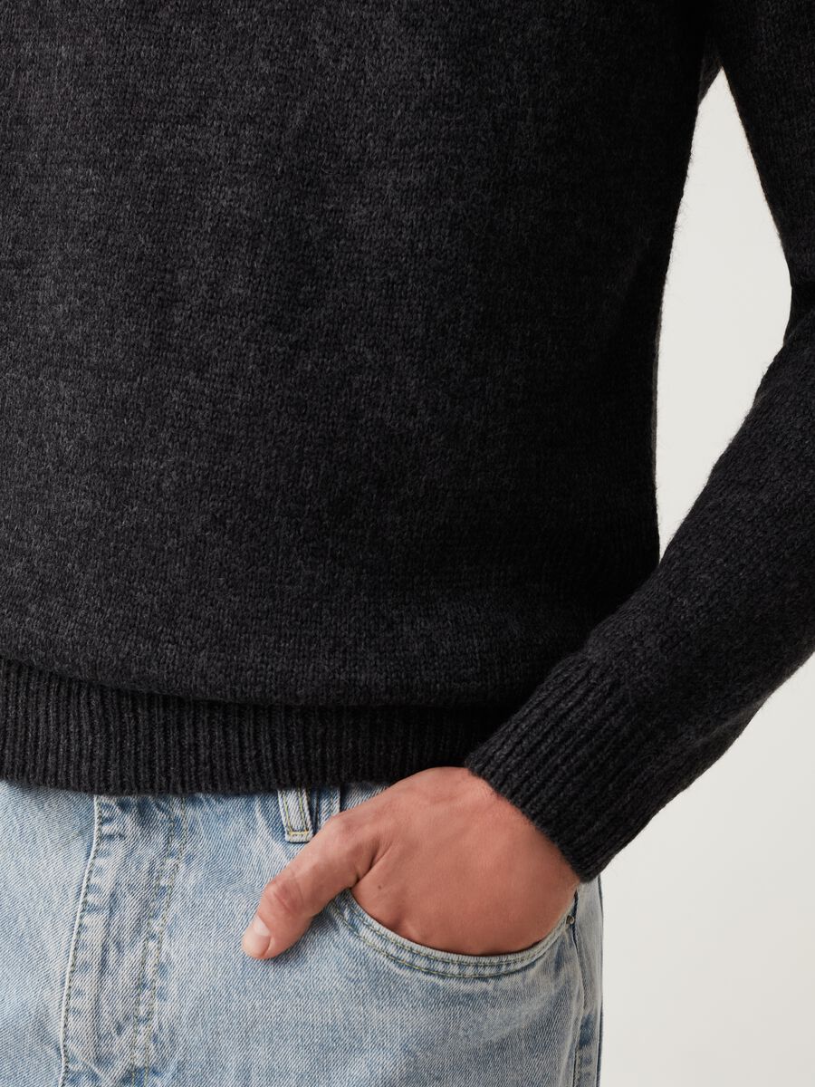 Pullover girocollo con maniche raglan_3