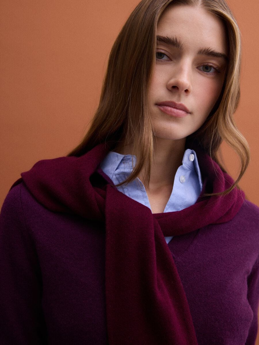 Maglia viola in pura lana con colletto polo_2