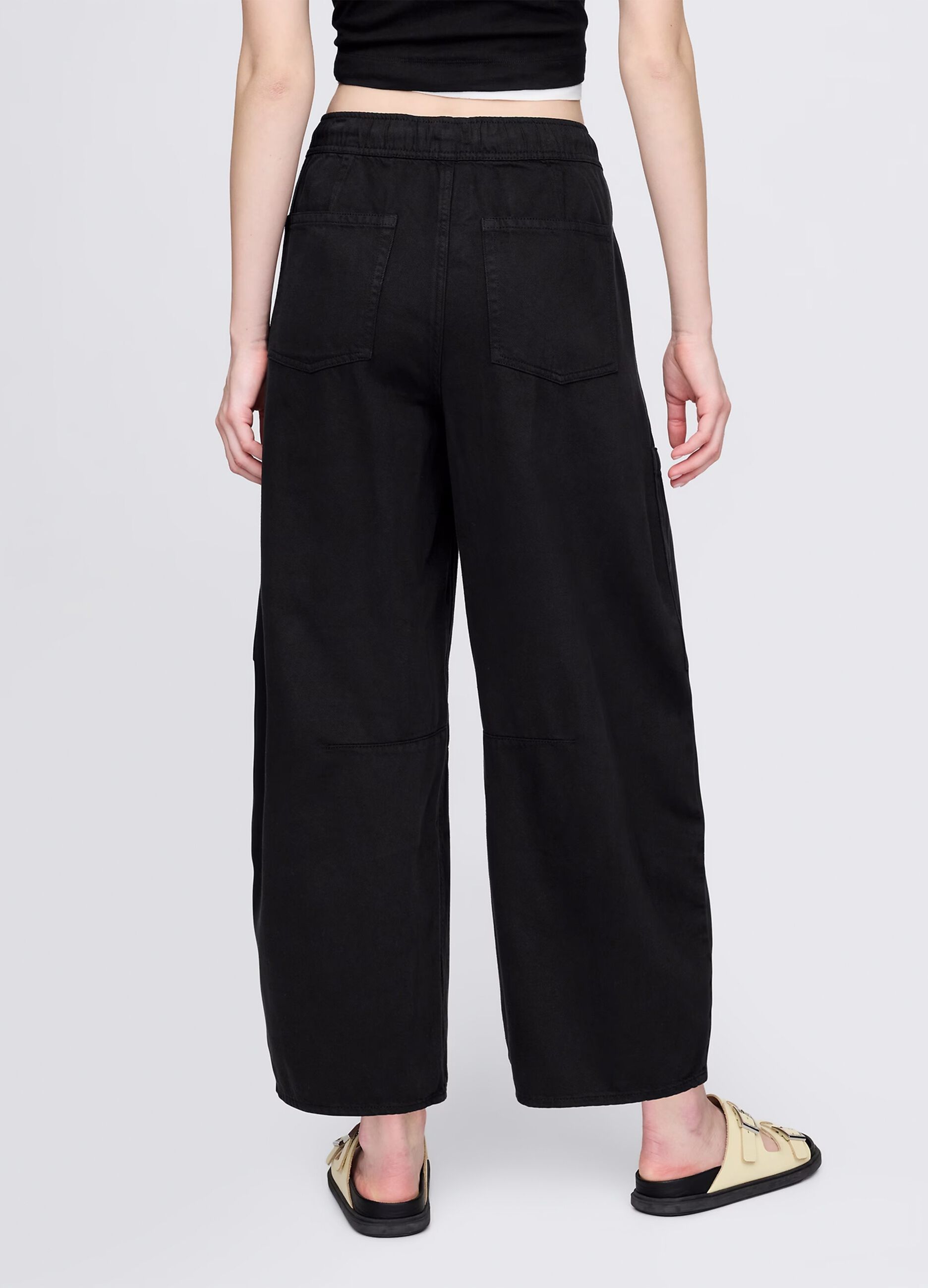 Black cargo trousers in cotton and Lyocell