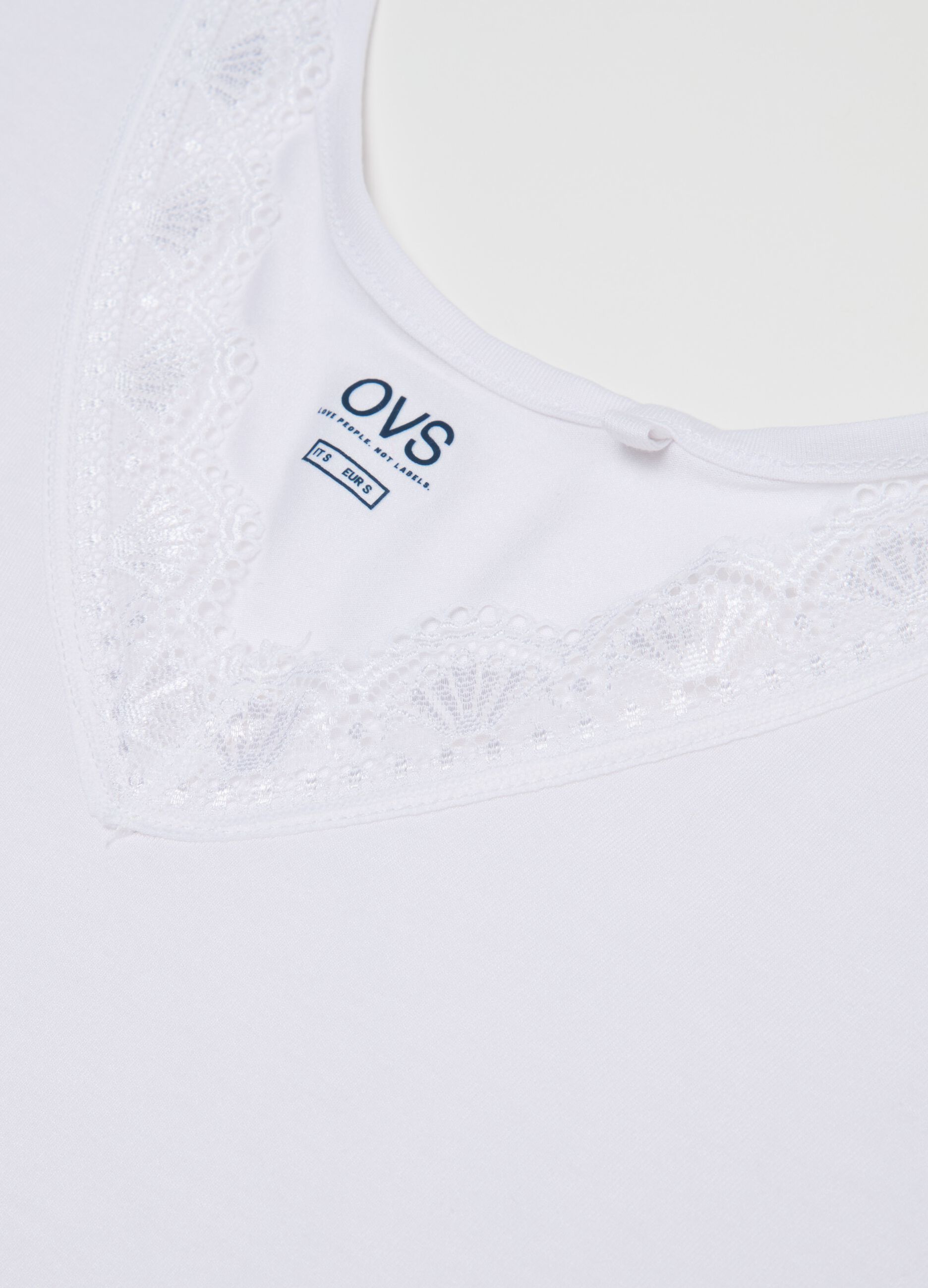 Vest with V neck and lace
