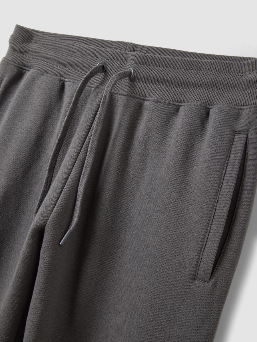 Pantaloni sportivi grigi in misto cotone con coulisse e stampa Chicago Bulls_1